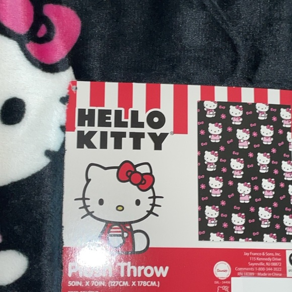 24HR DROP ⬇️ Sug Hello Kitty Plush throw - Picture 4 of 4